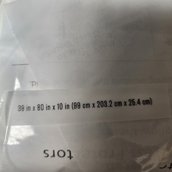 Room Essentials Zippered Mattress Protector Size Twin - Picture 3 of 4